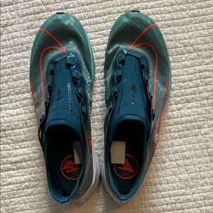 Nike Men's Teal and Orange Athletic Shoes